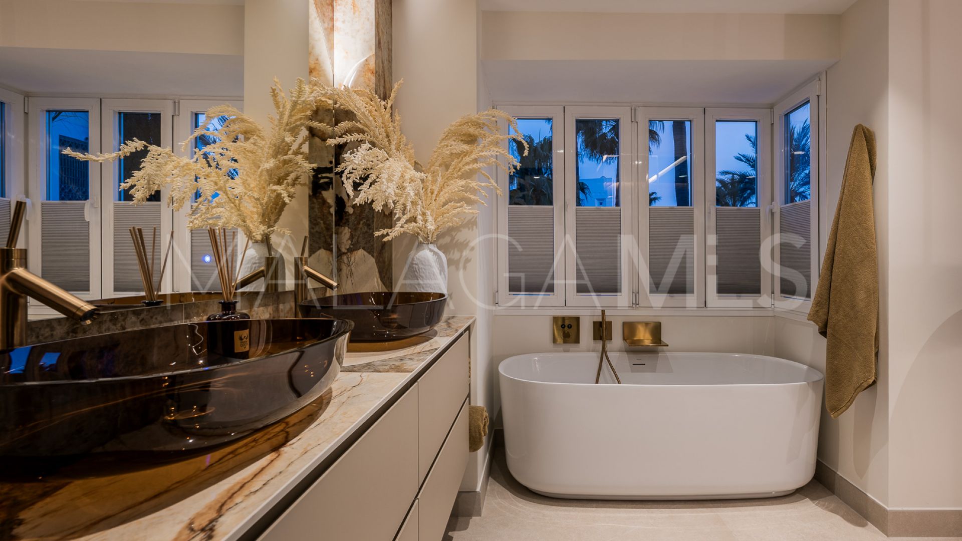 Buy apartamento with 3 bedrooms in Los Monteros Palm Beach