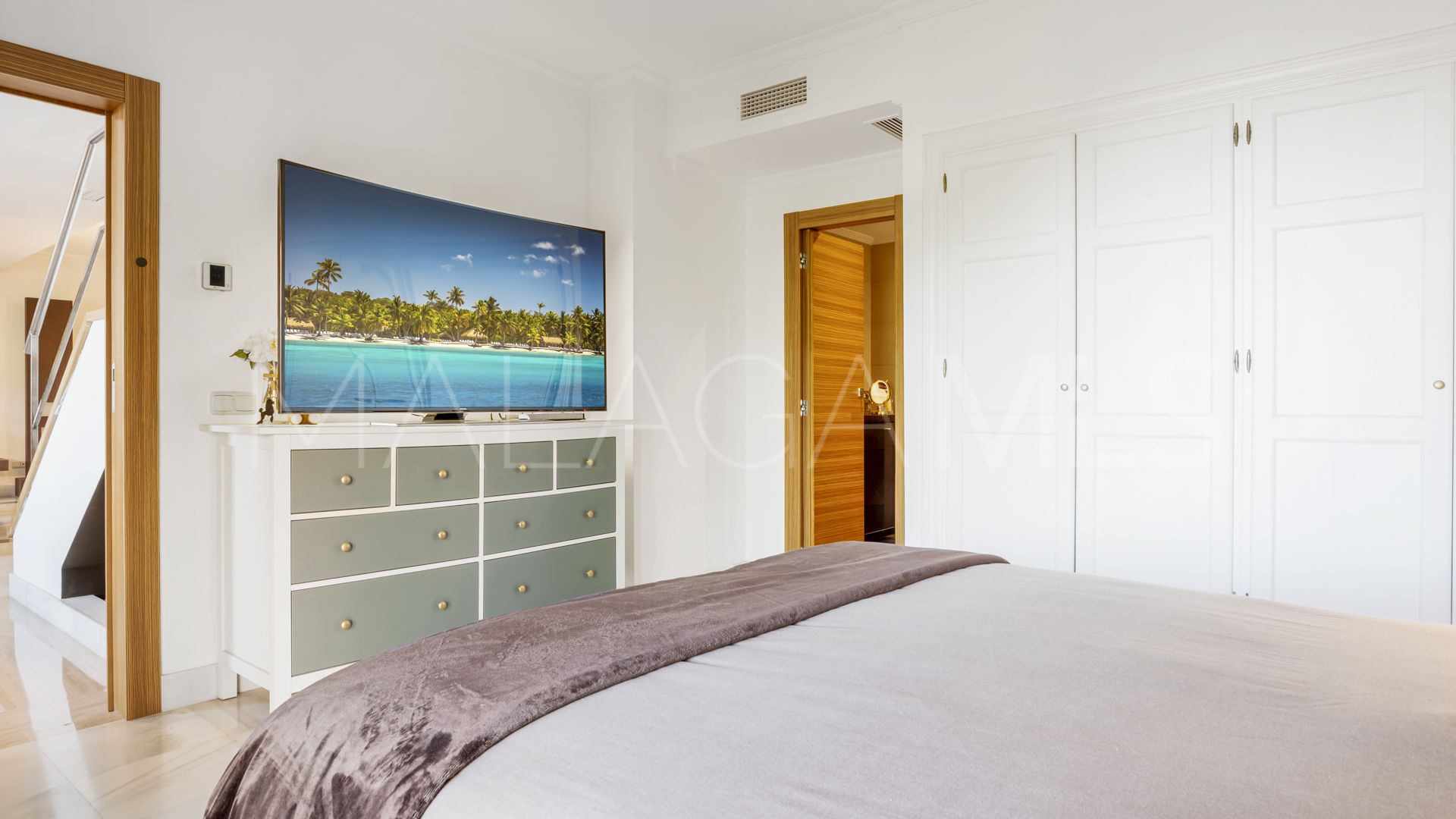 Duplex penthouse for sale in Monte Halcones