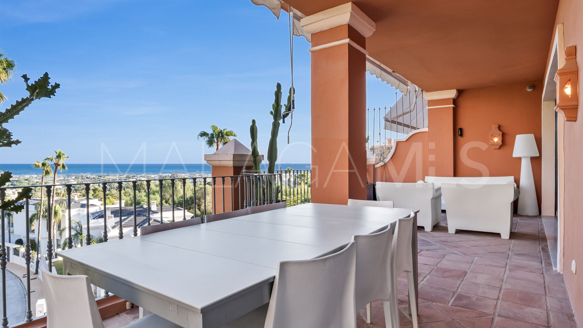 Duplex penthouse for sale in Monte Halcones