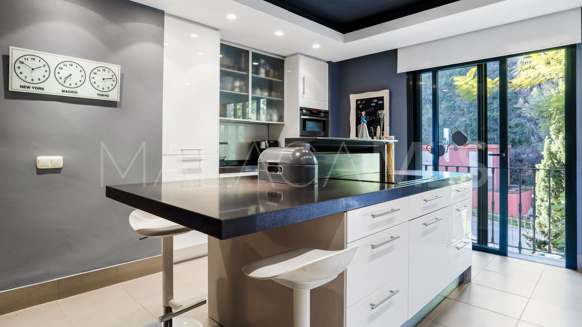 Duplex penthouse for sale in Monte Halcones