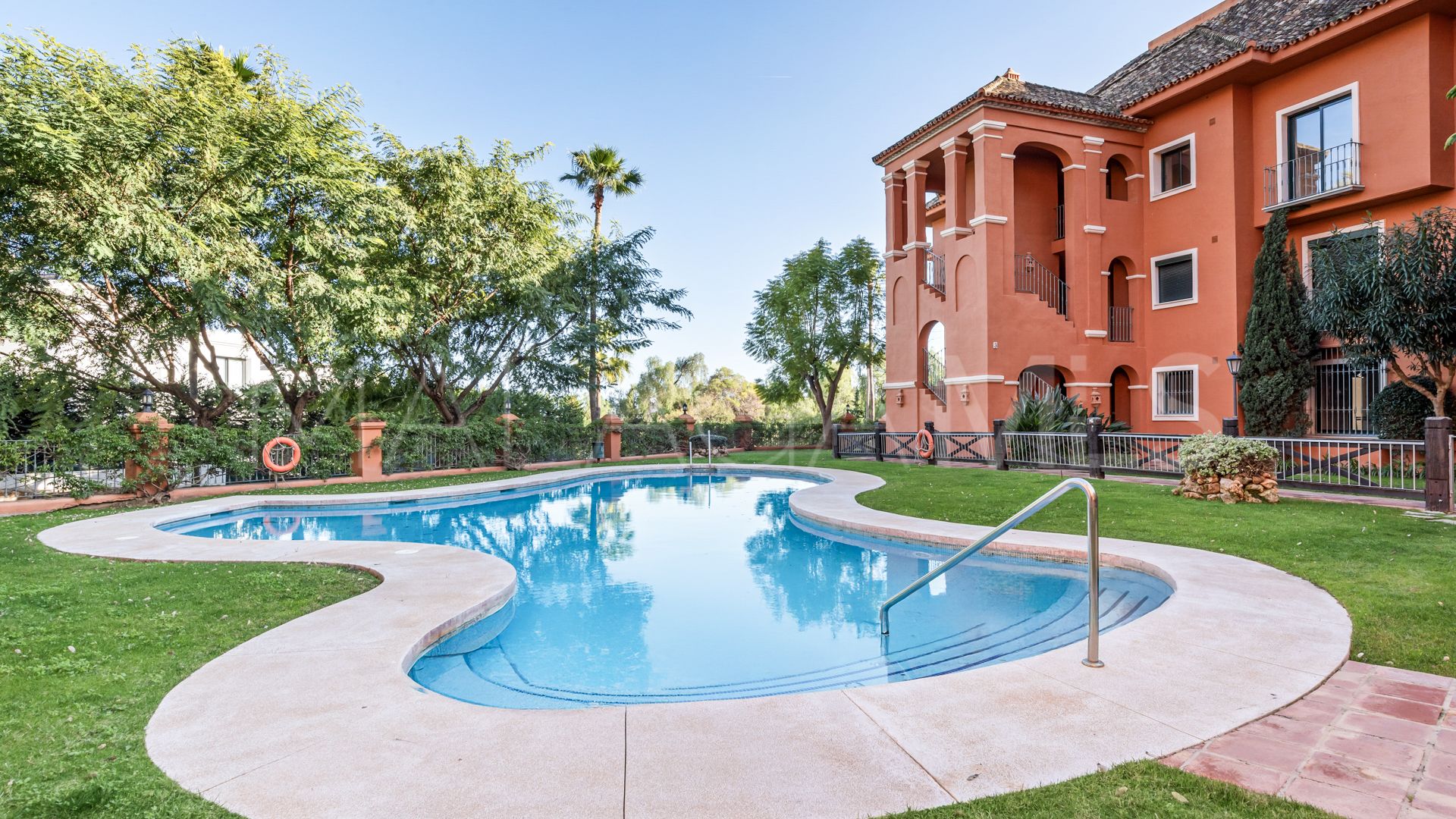 Duplex penthouse for sale in Monte Halcones