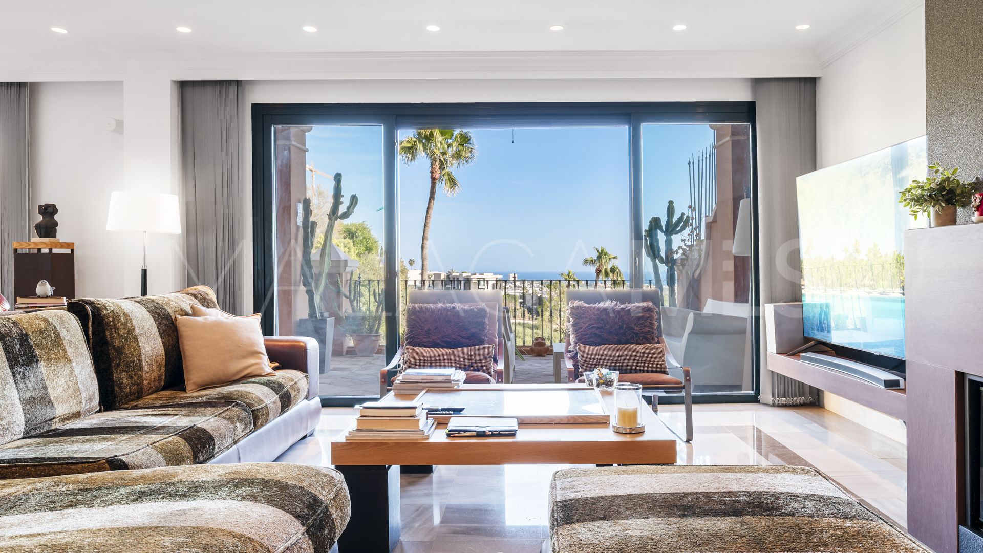 Duplex penthouse for sale in Monte Halcones