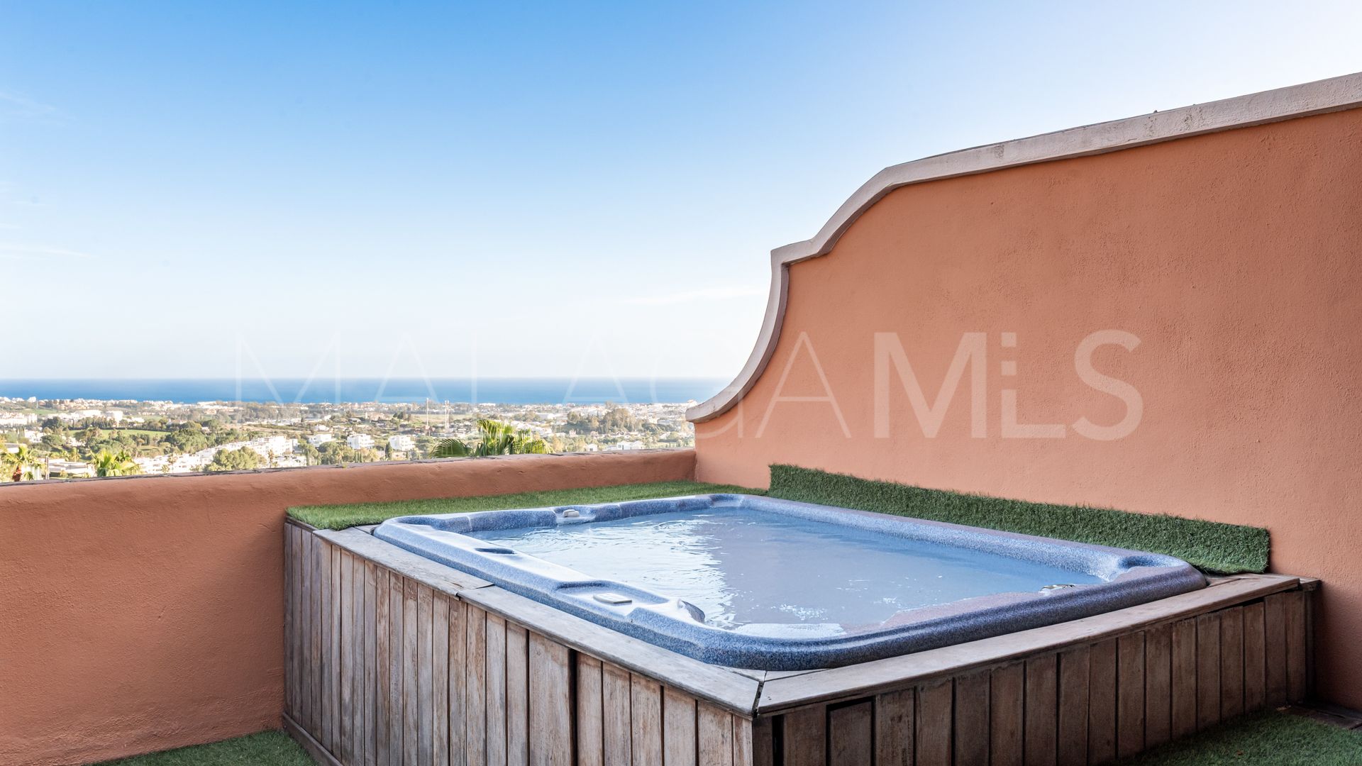 Duplex penthouse for sale in Monte Halcones