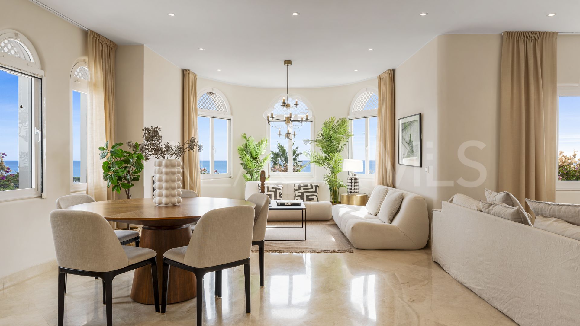 Duplex penthouse for sale in Marbella Golden Mile with 3 bedrooms