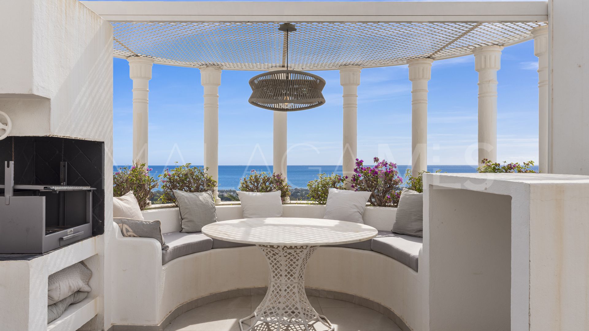 Duplex penthouse for sale in Marbella Golden Mile with 3 bedrooms