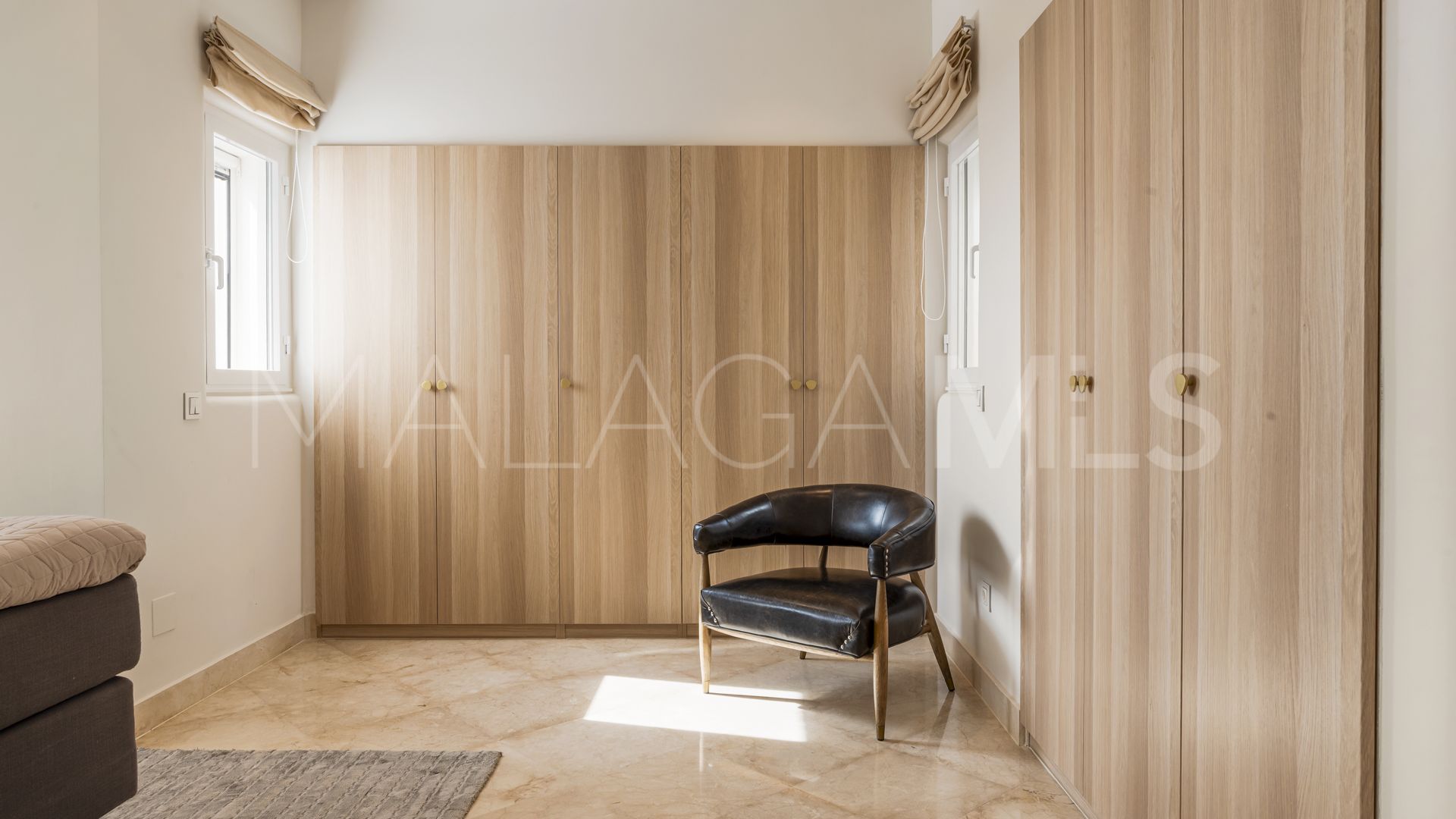 Duplex penthouse for sale in Marbella Golden Mile with 3 bedrooms