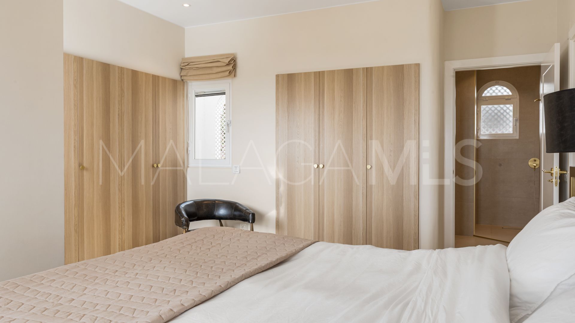 Duplex penthouse for sale in Marbella Golden Mile with 3 bedrooms