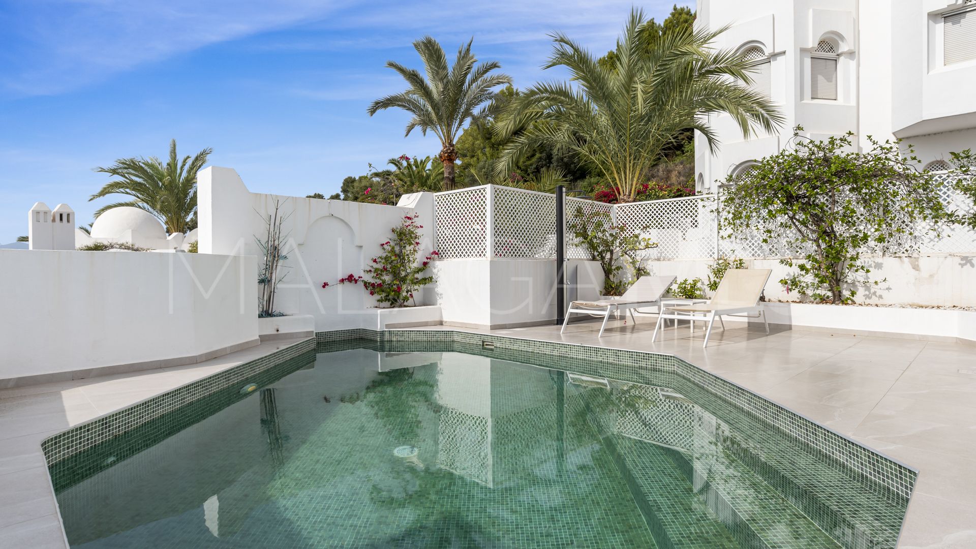 Duplex penthouse for sale in Marbella Golden Mile with 3 bedrooms