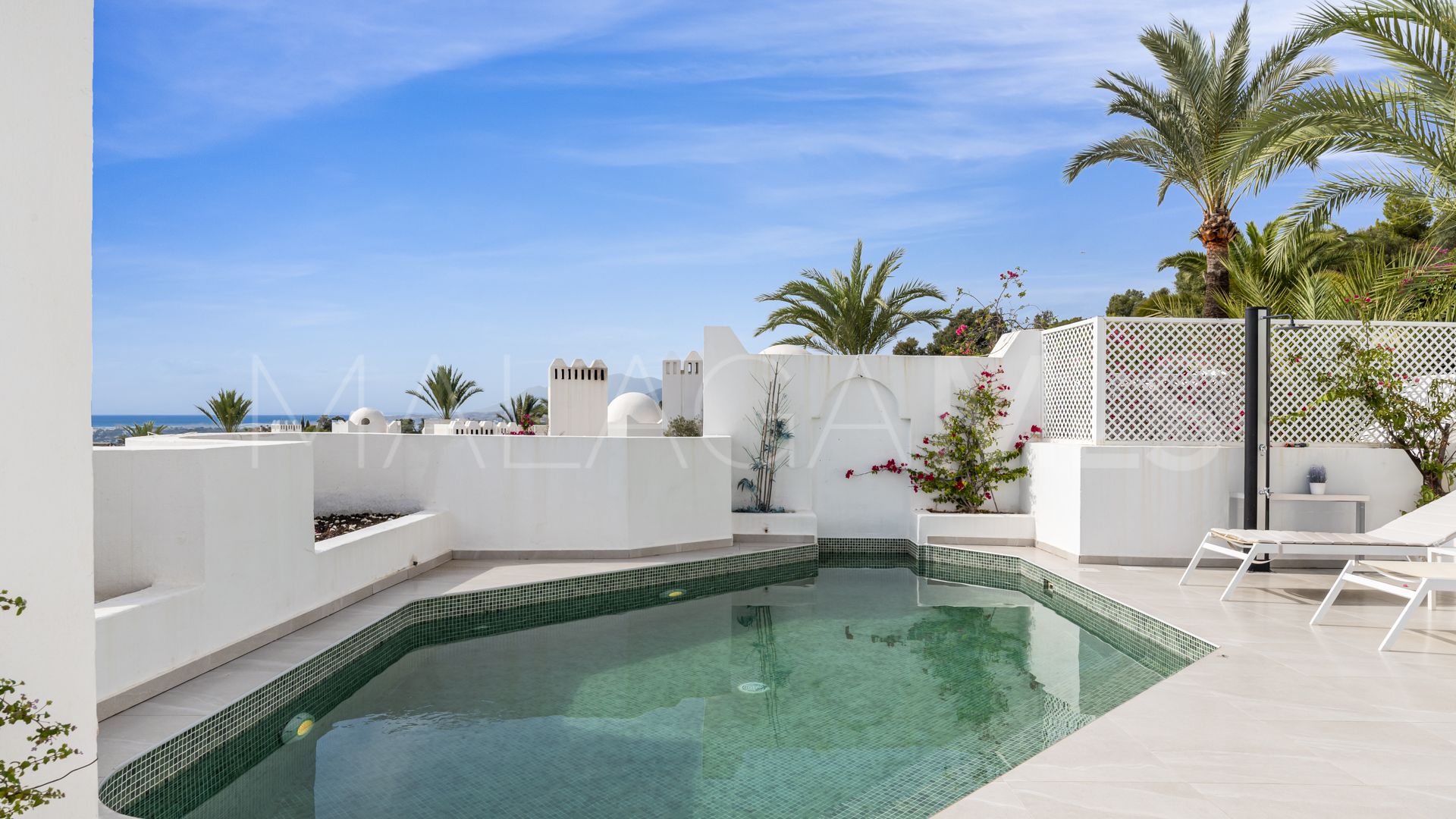 Duplex penthouse for sale in Marbella Golden Mile with 3 bedrooms
