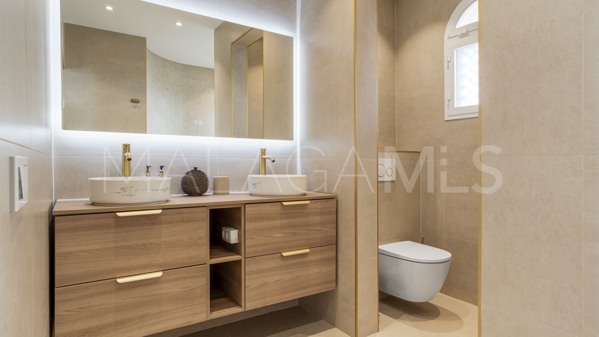 Duplex penthouse for sale in Marbella Golden Mile with 3 bedrooms