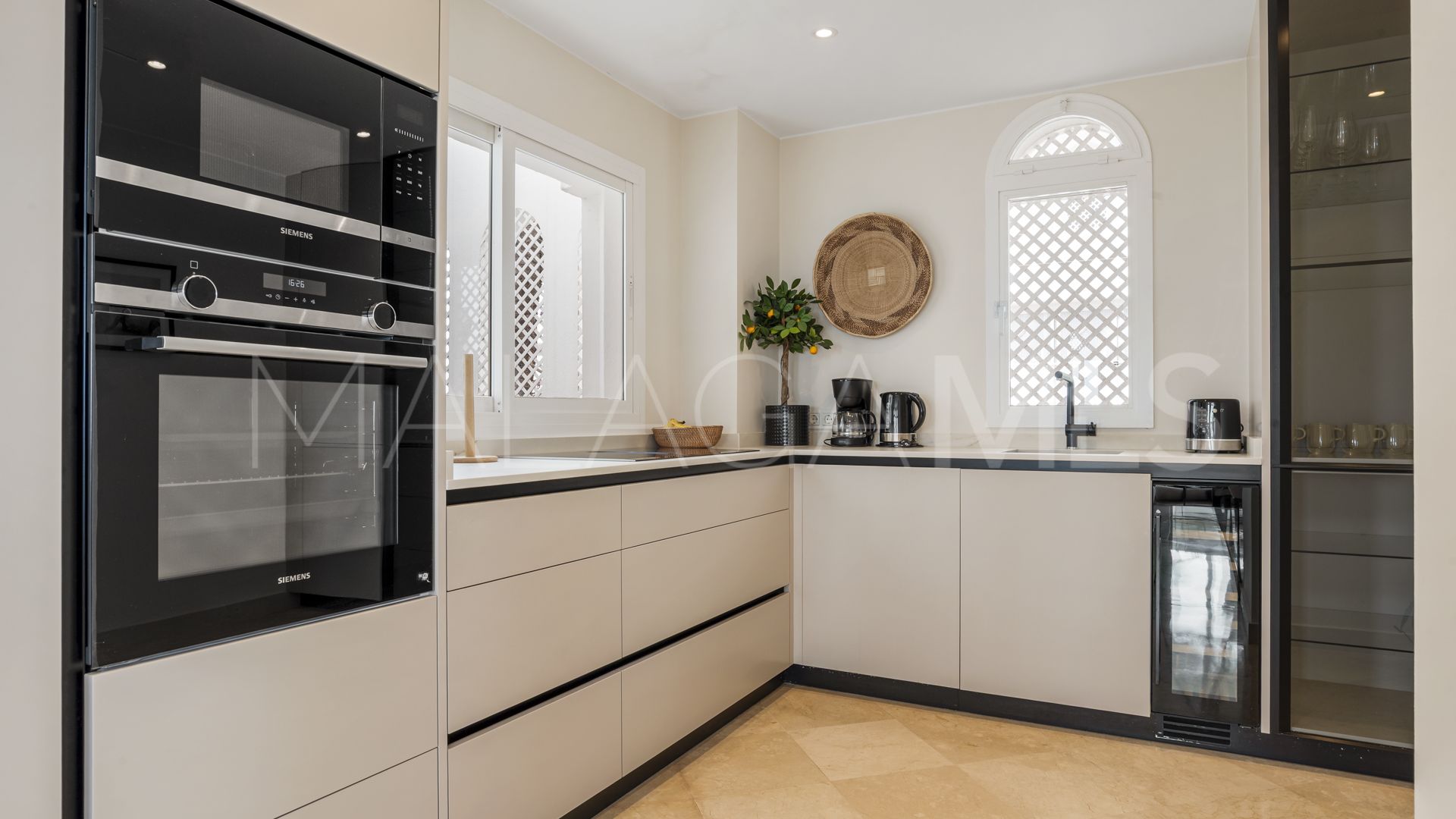 Duplex penthouse for sale in Marbella Golden Mile with 3 bedrooms