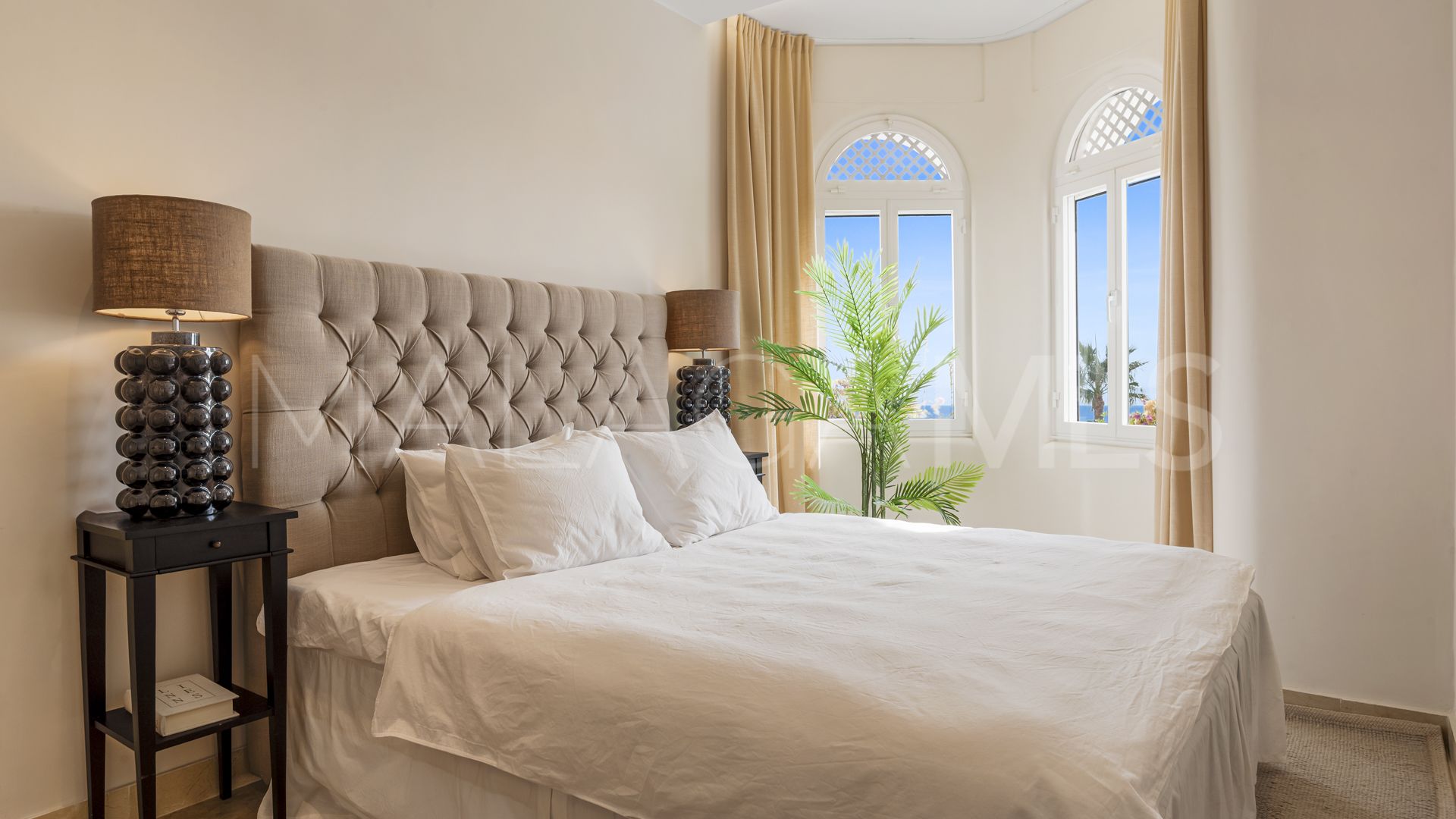 Duplex penthouse for sale in Marbella Golden Mile with 3 bedrooms