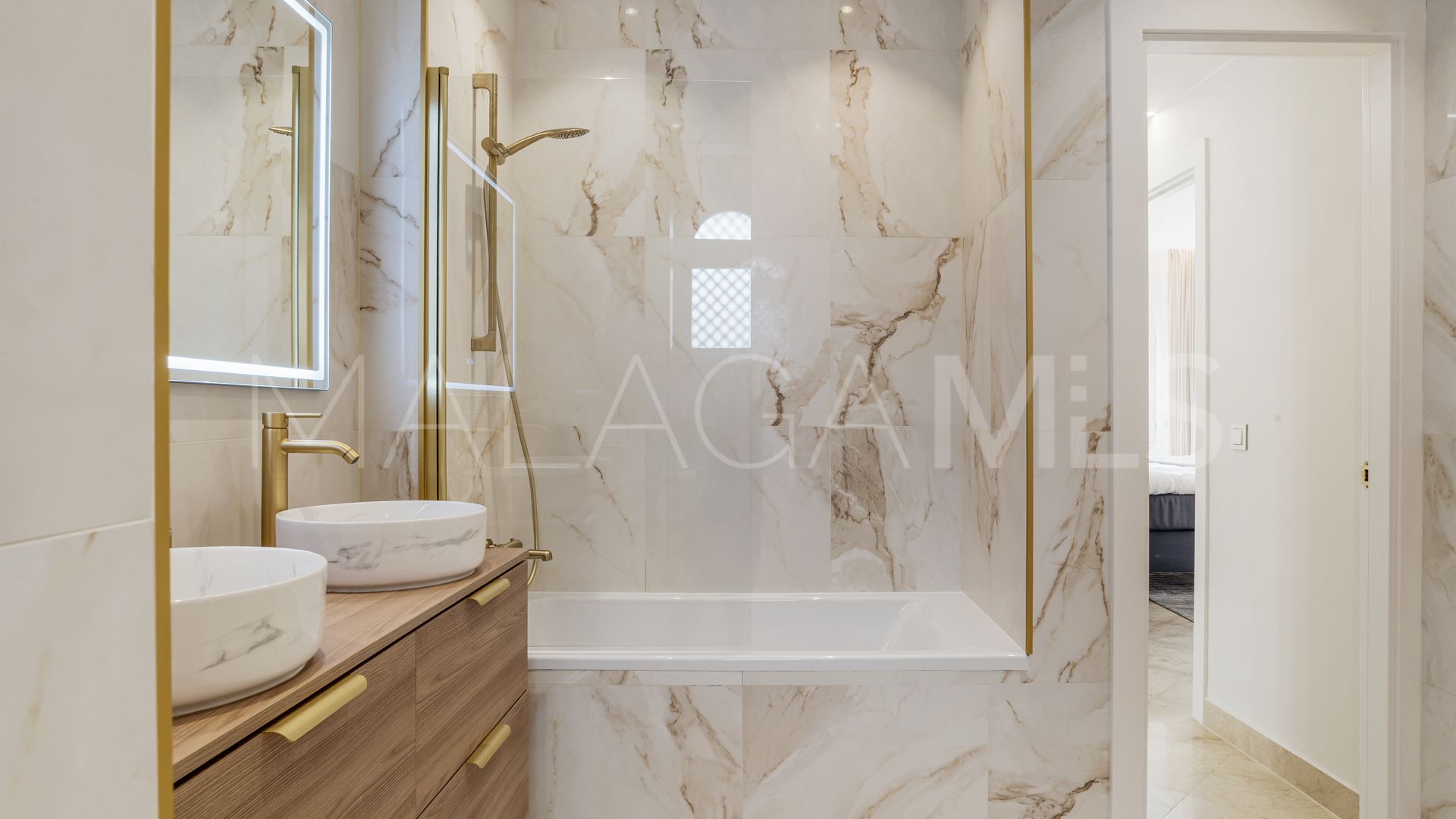 Duplex penthouse for sale in Marbella Golden Mile with 3 bedrooms