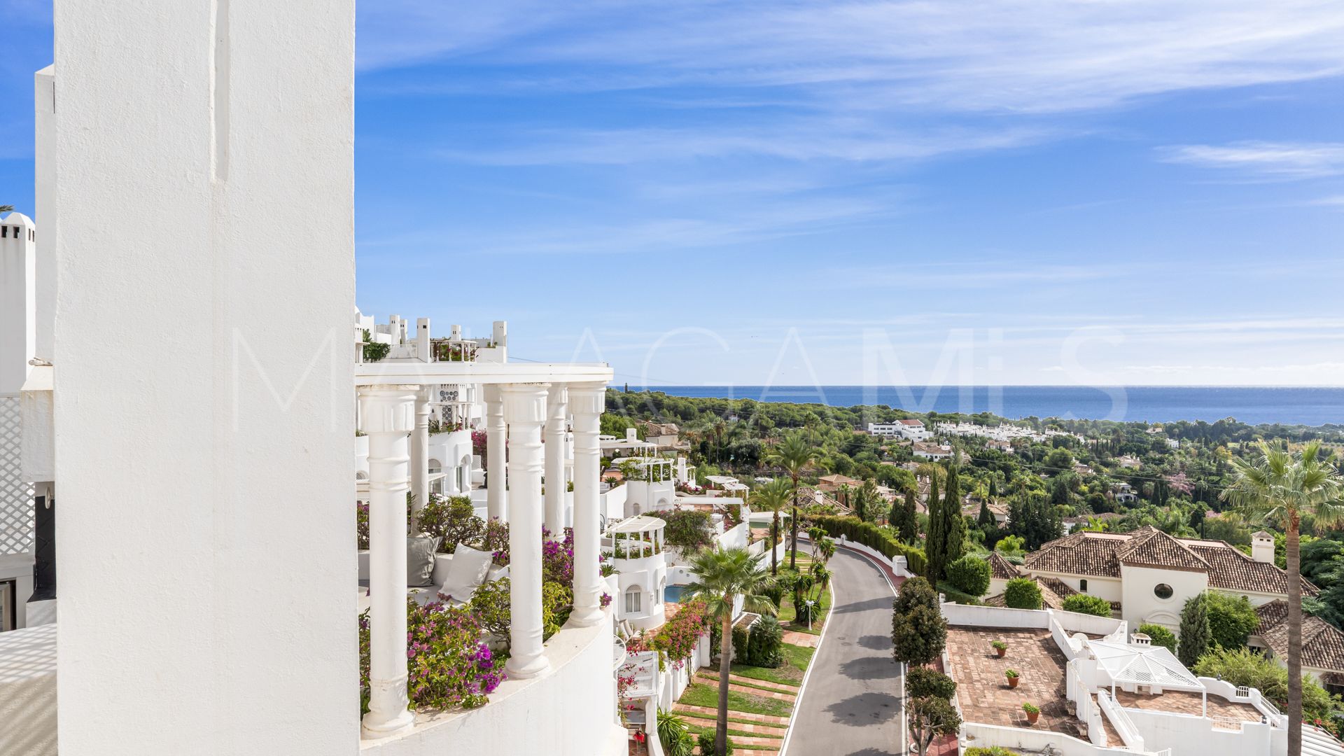 Duplex penthouse for sale in Marbella Golden Mile with 3 bedrooms