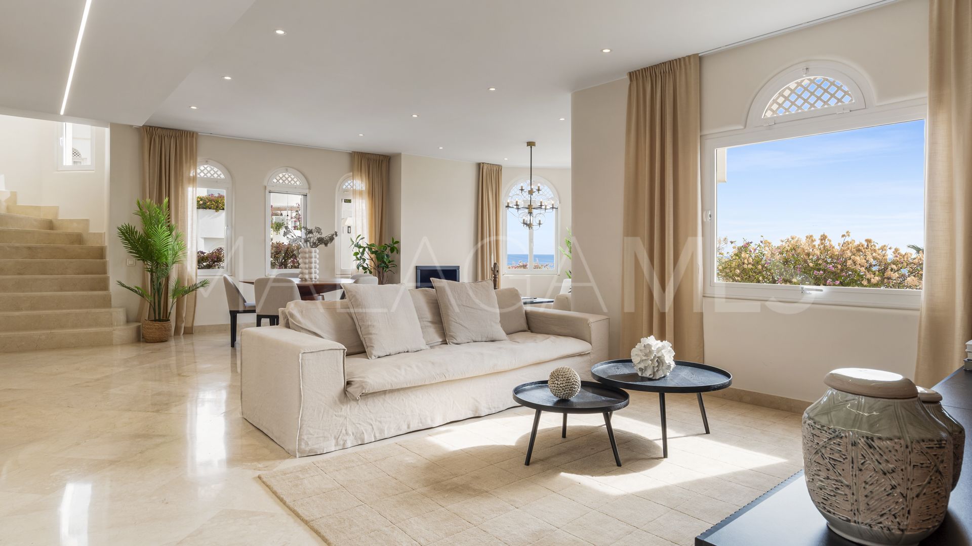 Duplex penthouse for sale in Marbella Golden Mile with 3 bedrooms