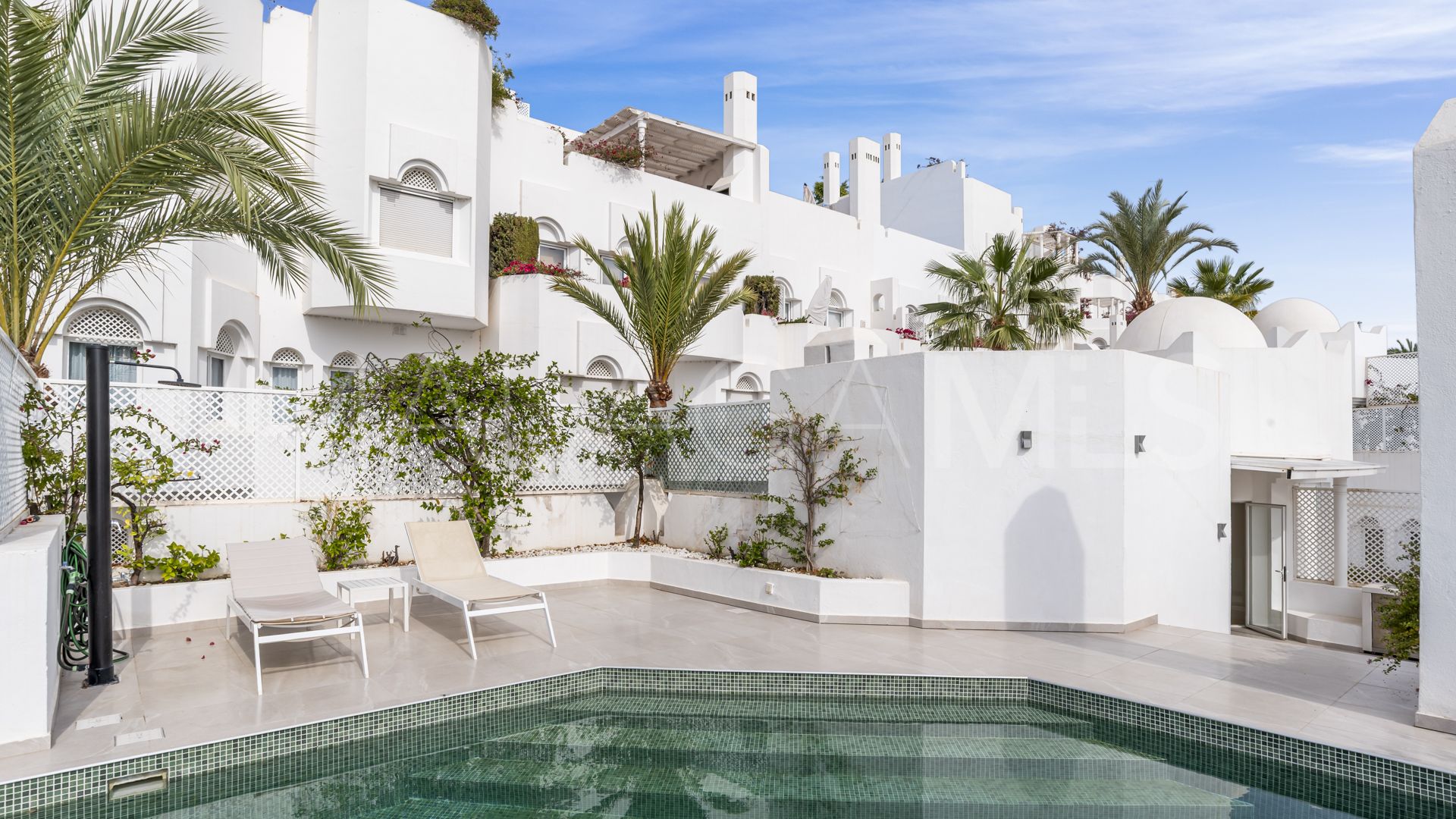 Duplex penthouse for sale in Marbella Golden Mile with 3 bedrooms