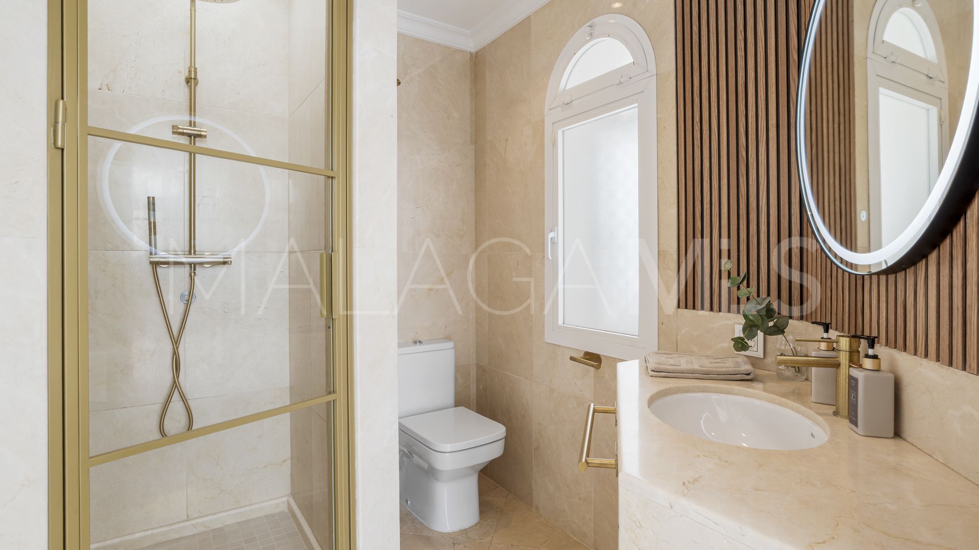 Duplex penthouse for sale in Marbella Golden Mile with 3 bedrooms