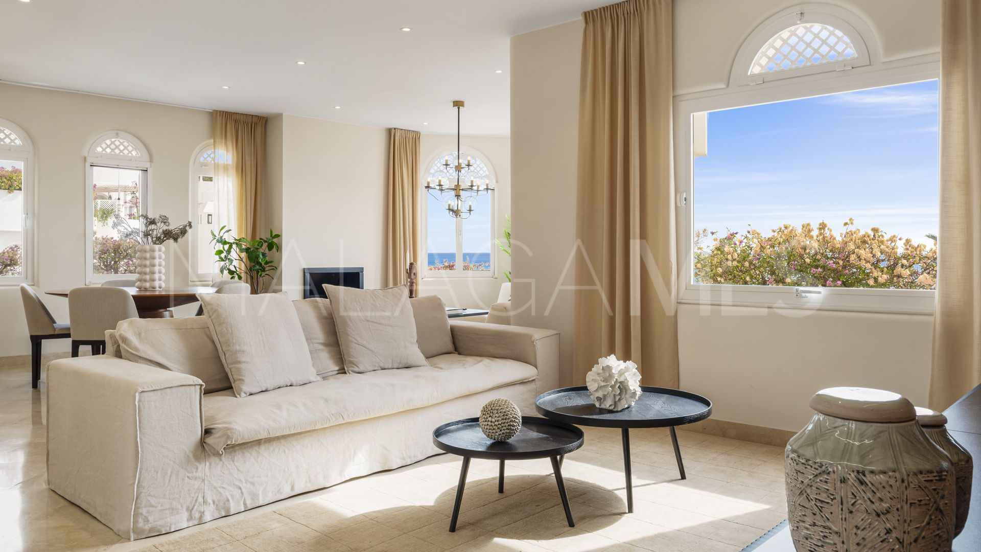 Duplex penthouse for sale in Marbella Golden Mile with 3 bedrooms