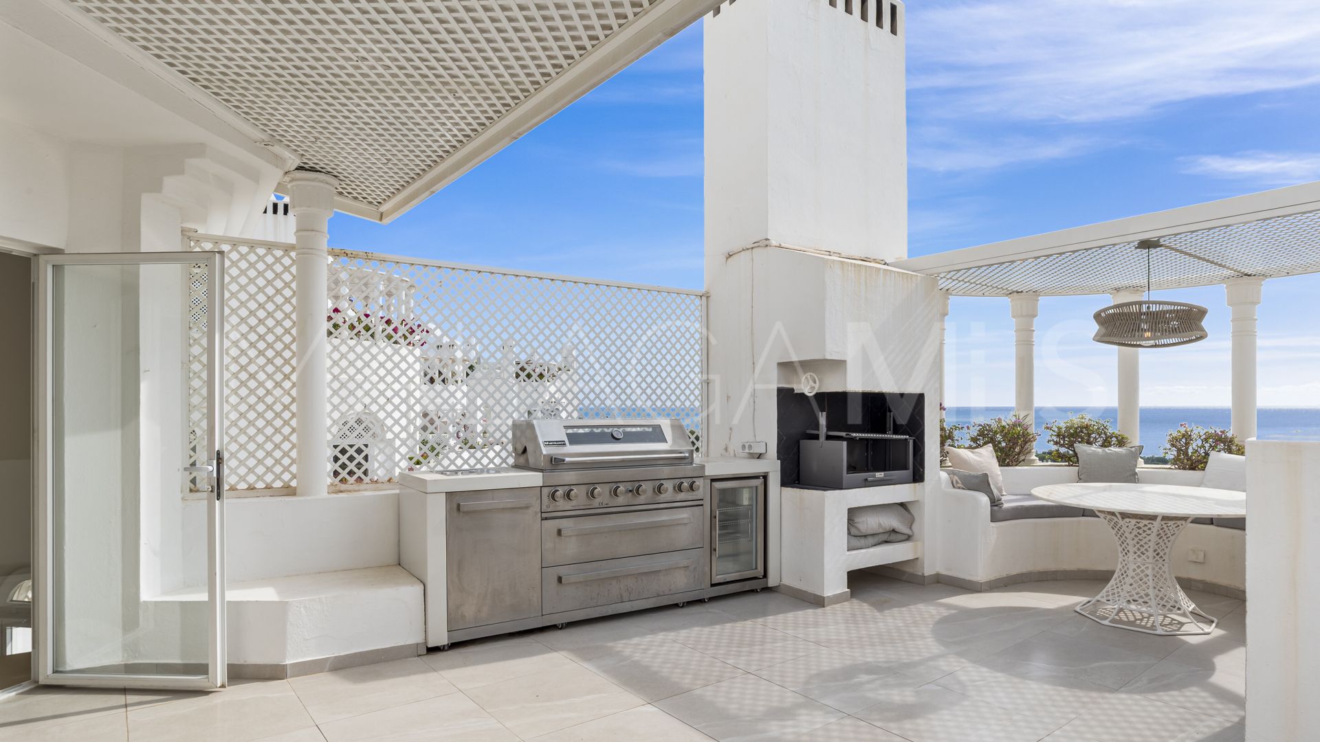 Duplex penthouse for sale in Marbella Golden Mile with 3 bedrooms
