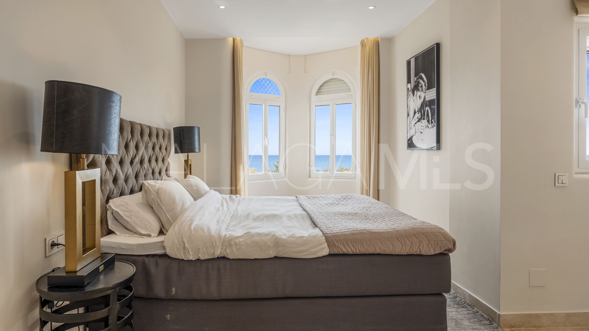 Duplex penthouse for sale in Marbella Golden Mile with 3 bedrooms