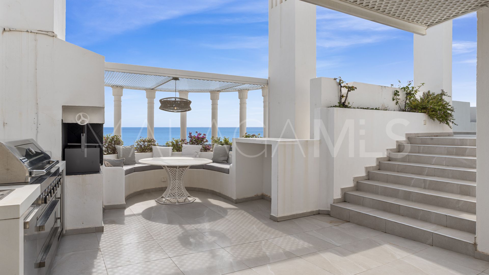 Duplex penthouse for sale in Marbella Golden Mile with 3 bedrooms