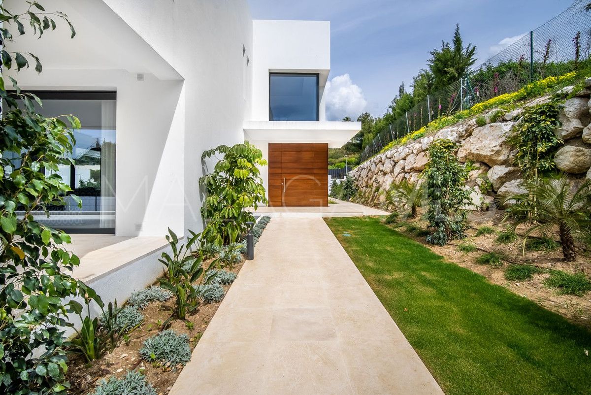 Villa for sale in Nueva Andalucia