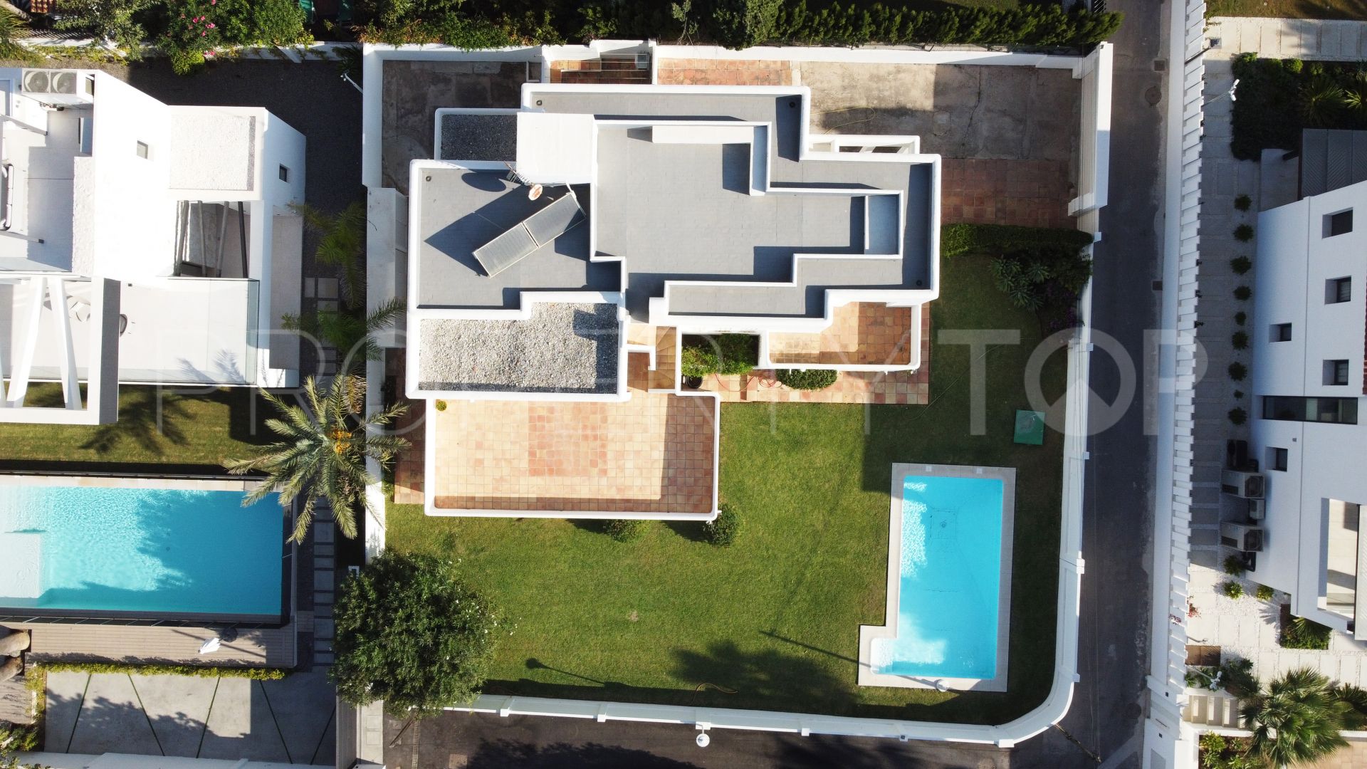 Marbesa 5 bedrooms villa for sale