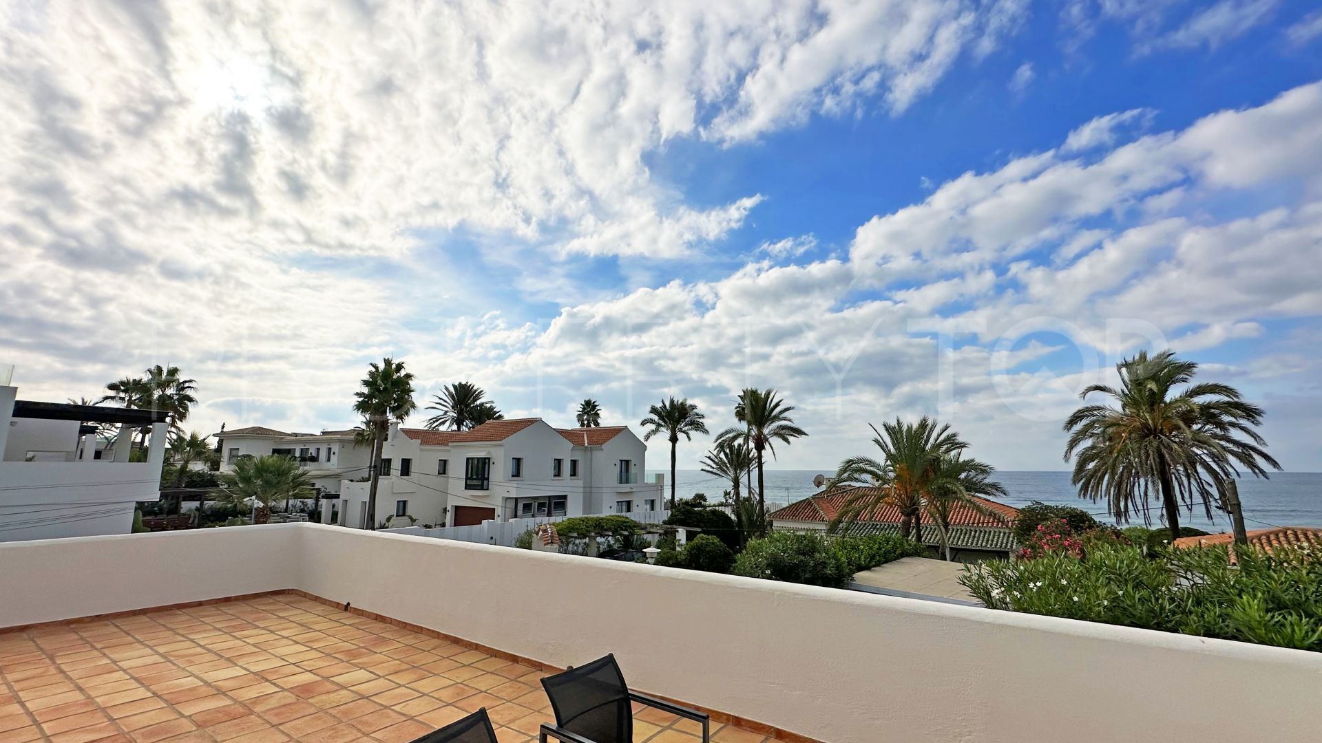 Marbesa 5 bedrooms villa for sale