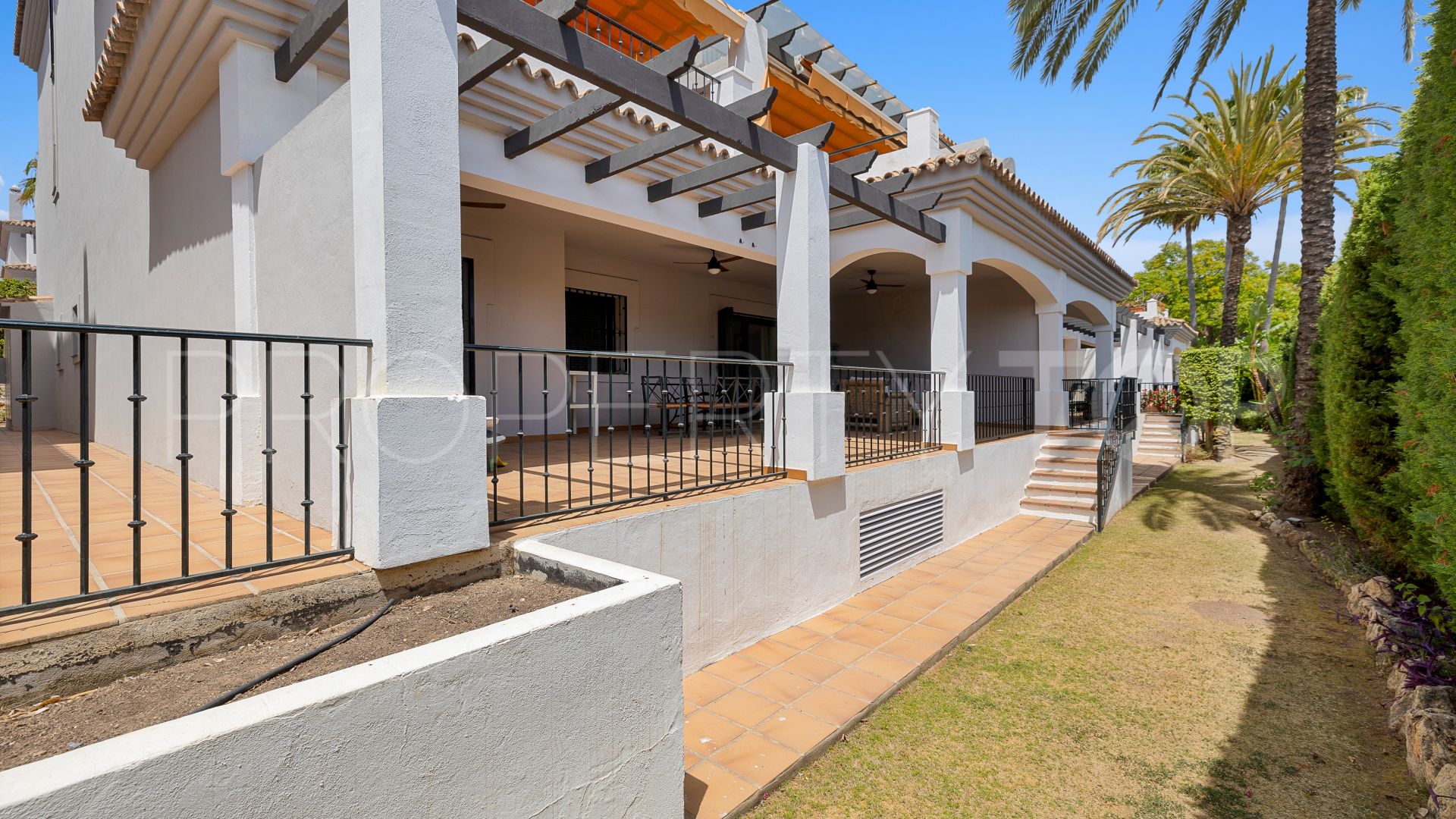 Apartamento planta baja a la venta en San Pedro de Alcantara