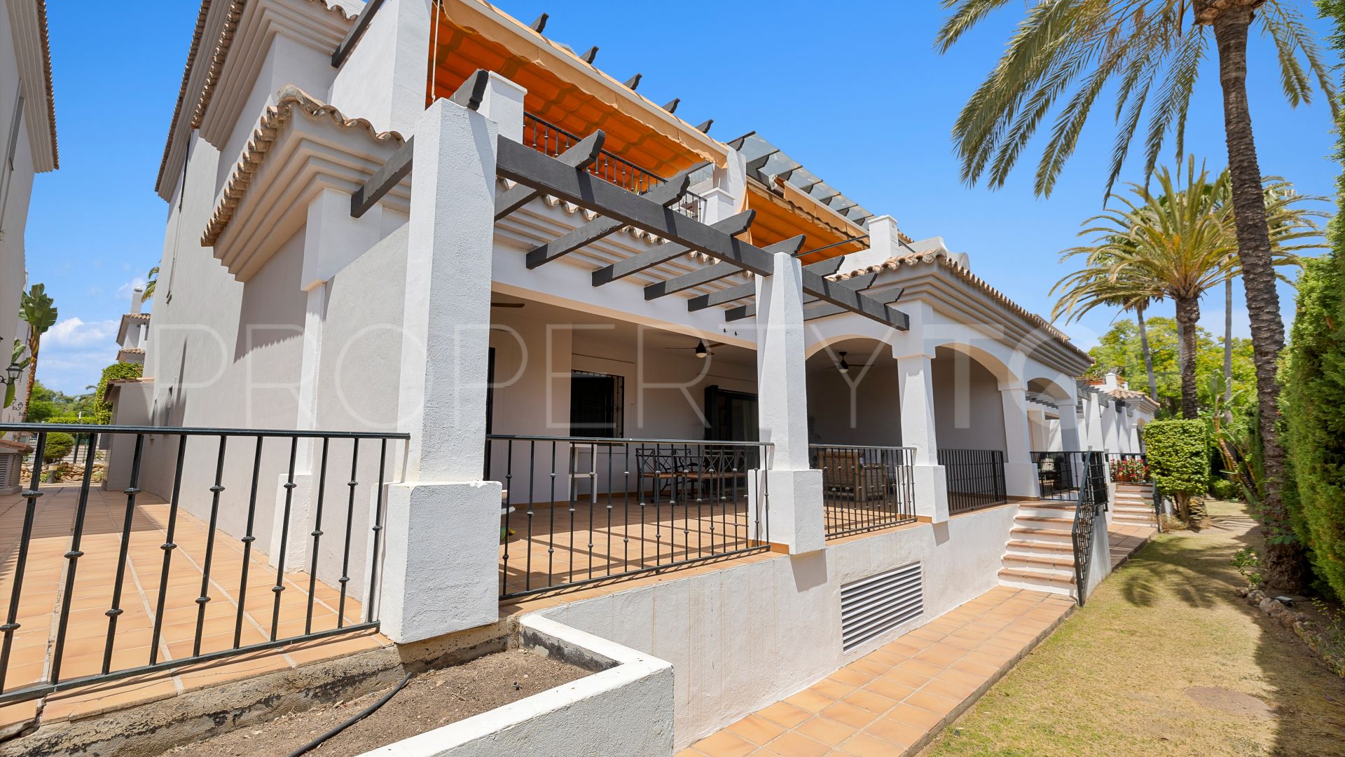 Apartamento planta baja a la venta en San Pedro de Alcantara