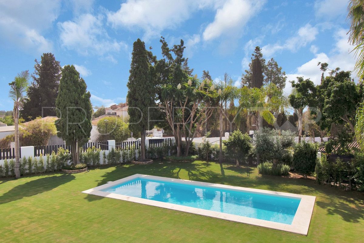 Se vende villa con 6 dormitorios en Marbella Ciudad