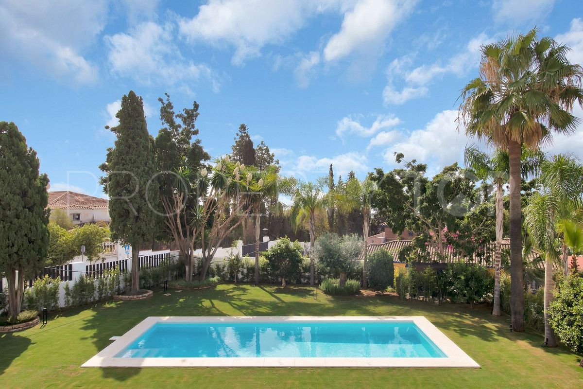 Se vende villa con 6 dormitorios en Marbella Ciudad