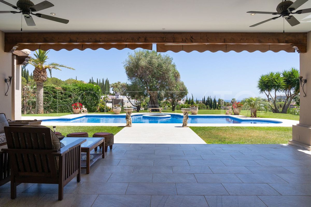 For sale villa with 7 bedrooms in Nueva Andalucia