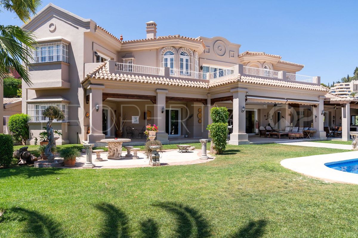 For sale villa with 7 bedrooms in Nueva Andalucia