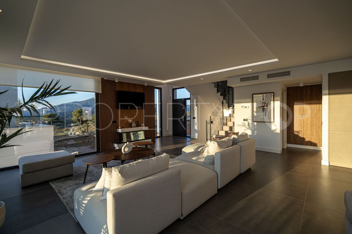 Comprar villa de 4 dormitorios en Cala de Mijas