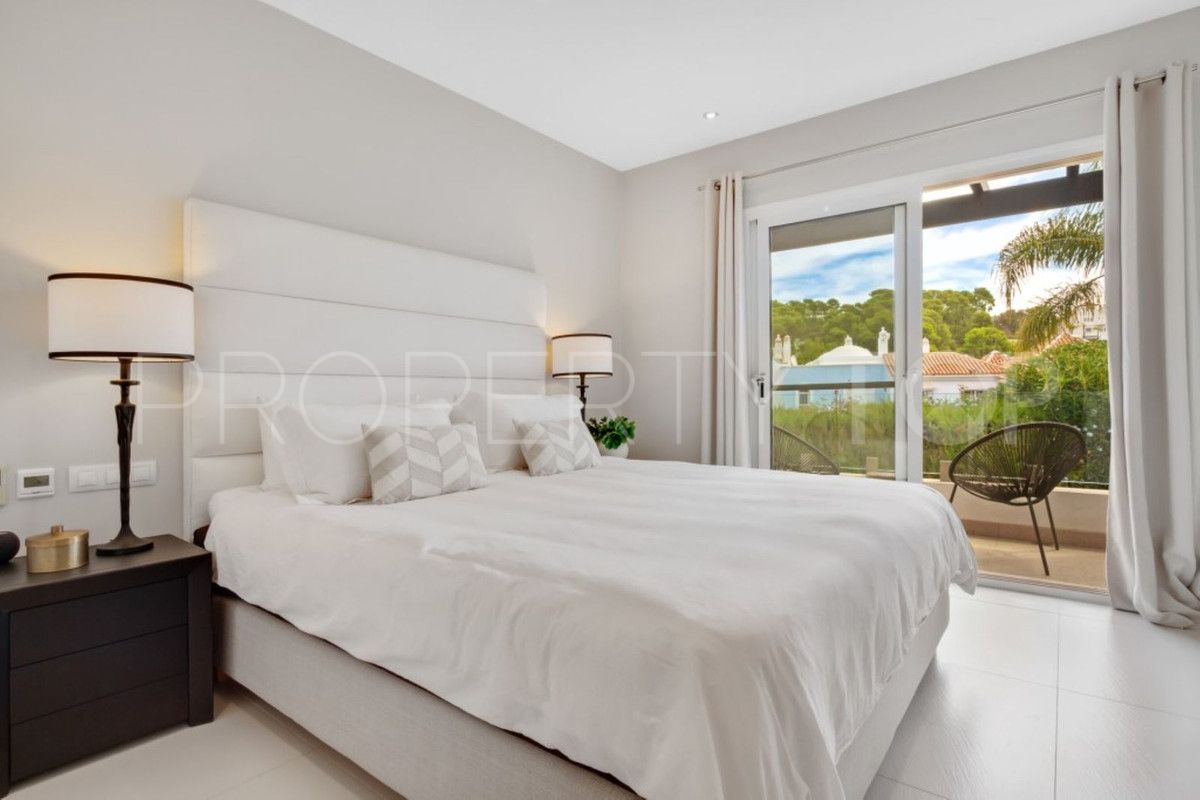 Villa for sale in Nueva Andalucia with 4 bedrooms