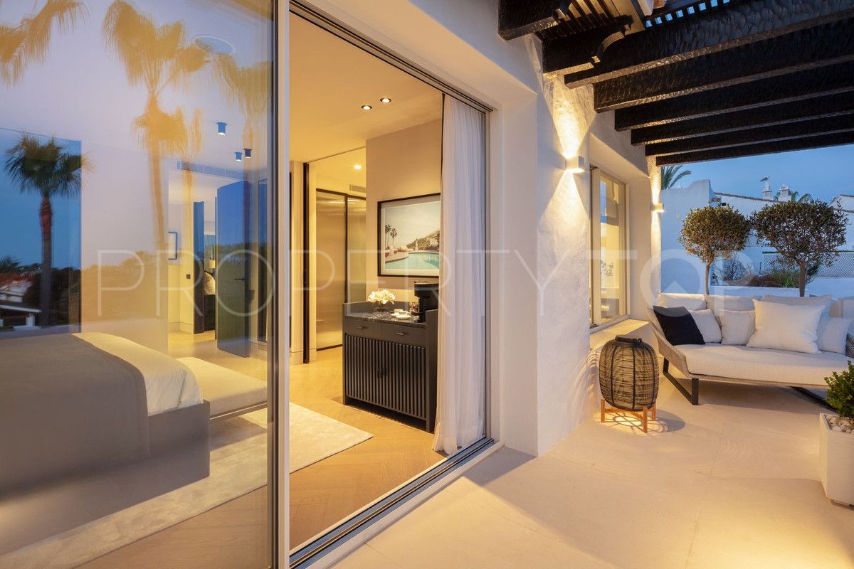 Duplex penthouse for sale in Marbella Golden Mile with 3 bedrooms