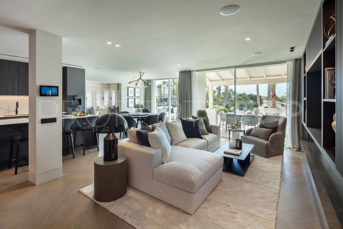 Duplex penthouse for sale in Marbella Golden Mile with 3 bedrooms