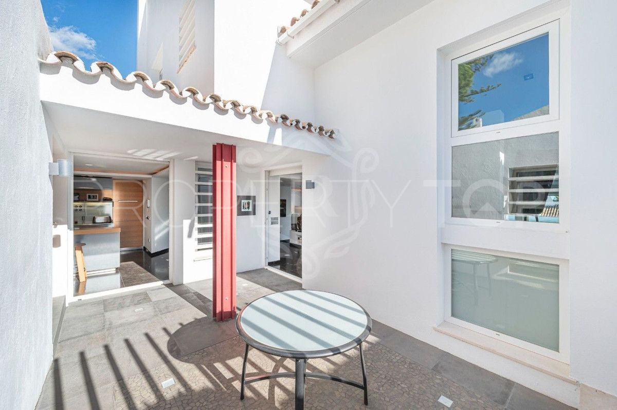 For sale Nueva Andalucia 4 bedrooms villa