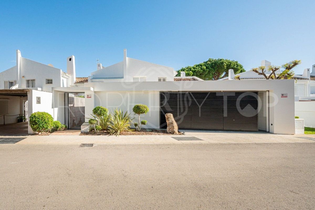 For sale Nueva Andalucia 4 bedrooms villa