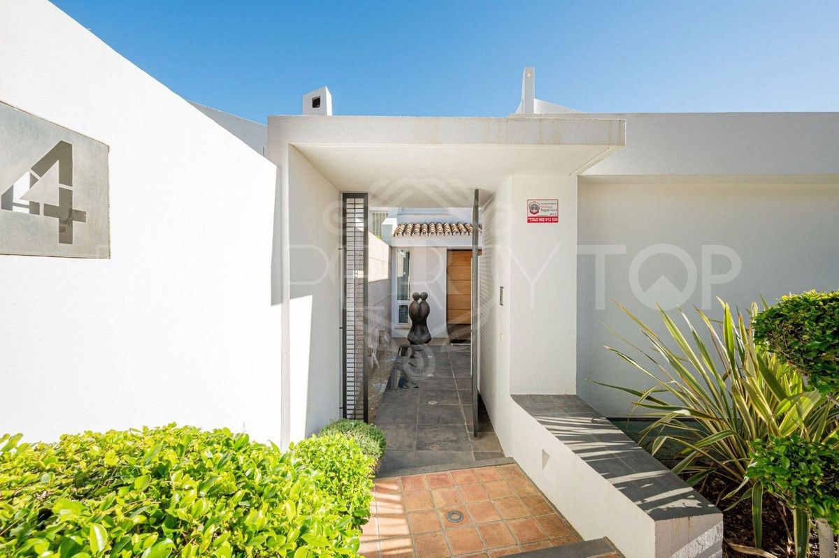 For sale Nueva Andalucia 4 bedrooms villa