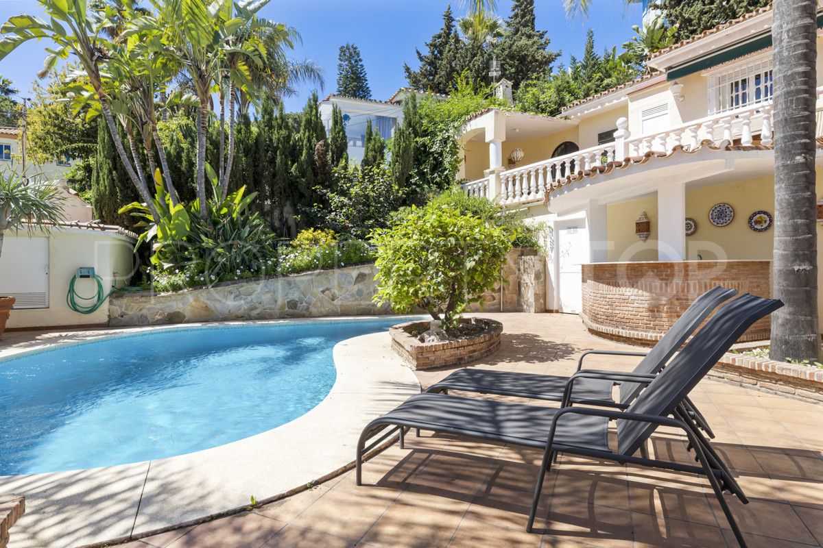 Villa for sale in Nueva Andalucia