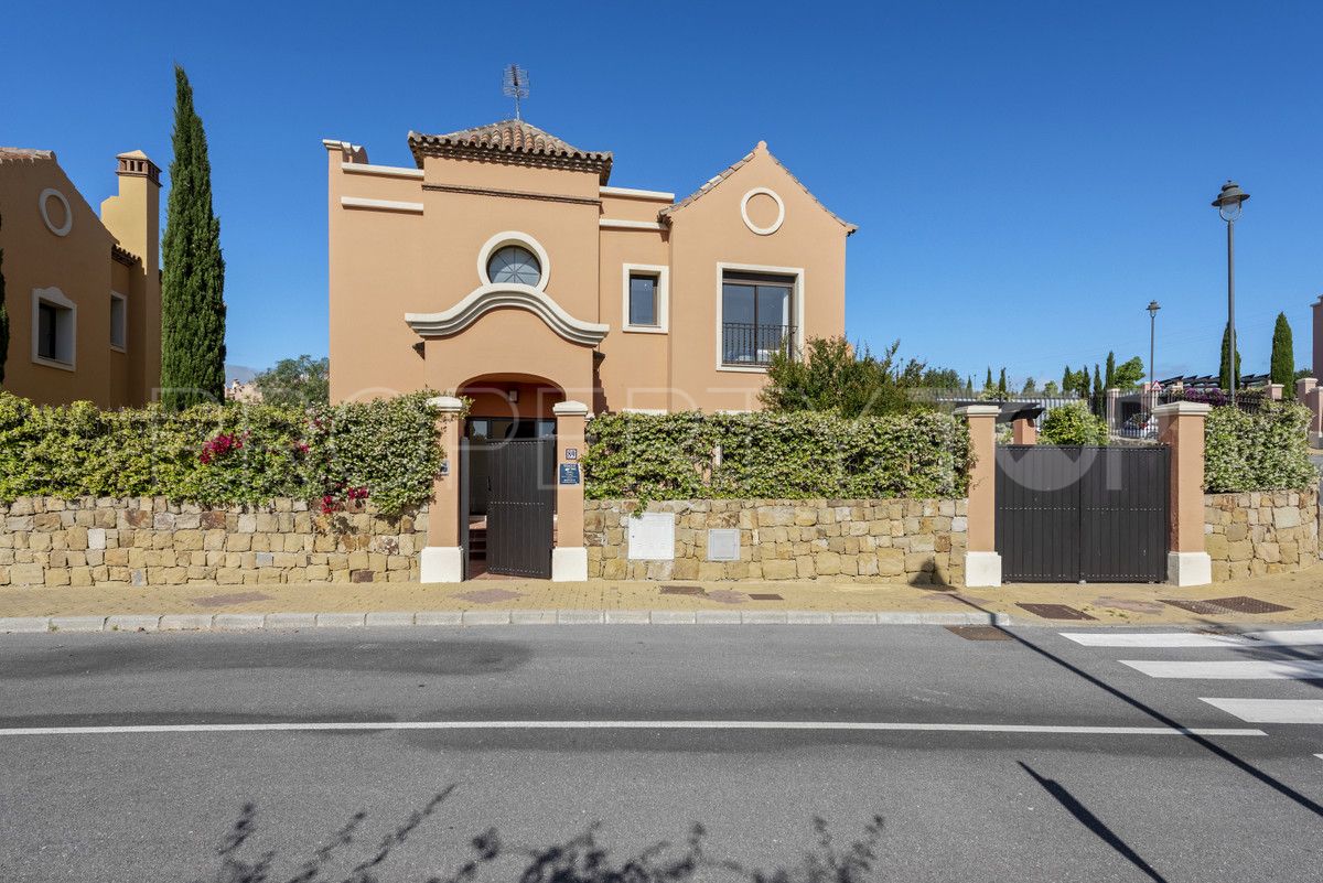 Villa a la venta con 3 dormitorios en Estepona