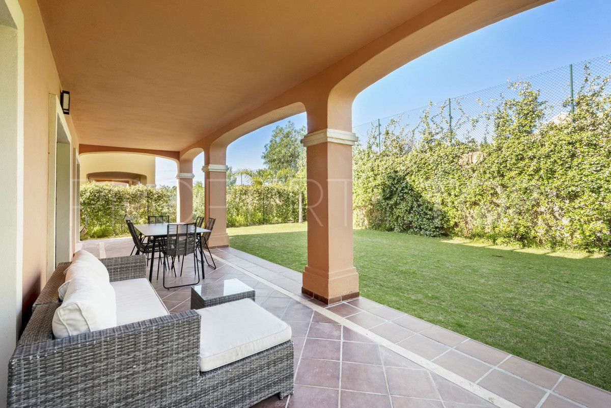 Villa a la venta con 3 dormitorios en Estepona