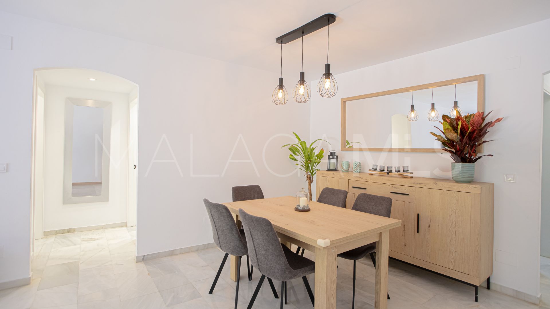 Markplanslägenhet for sale in Jardines de las Lomas