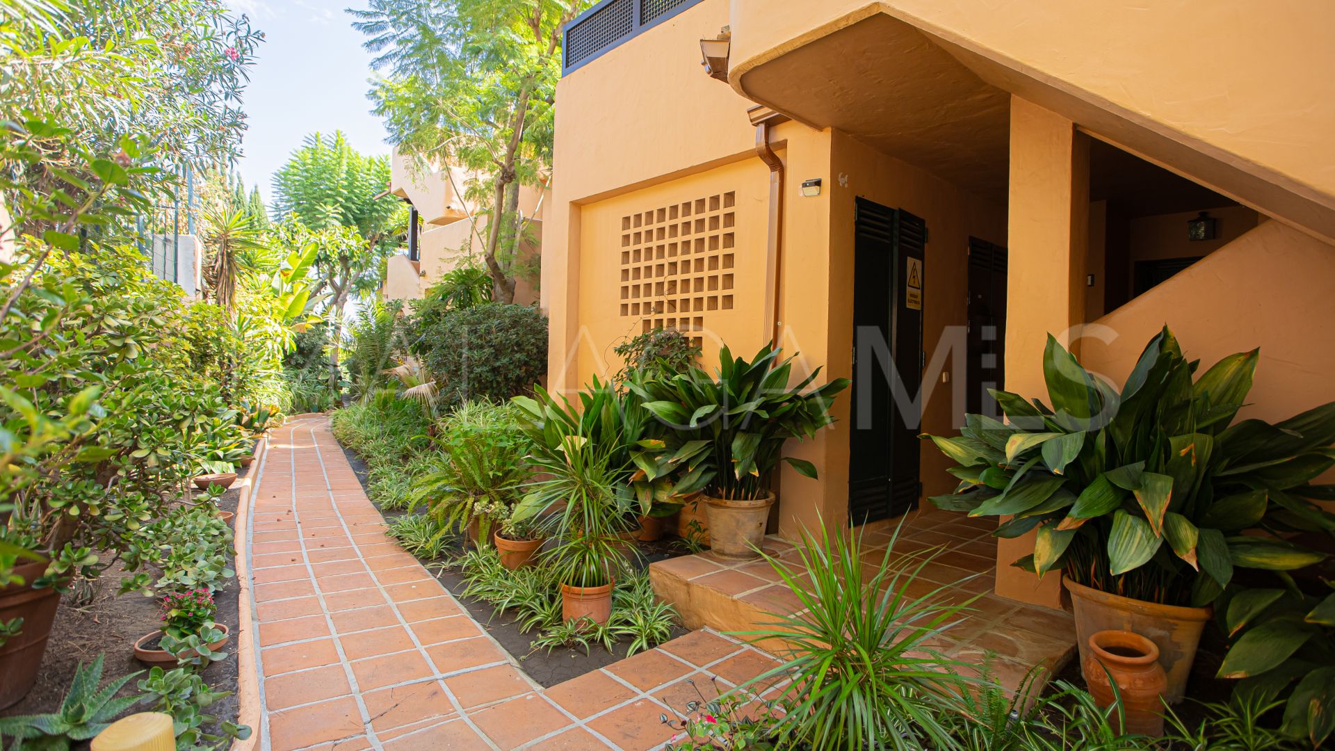 Markplanslägenhet for sale in Jardines de las Lomas