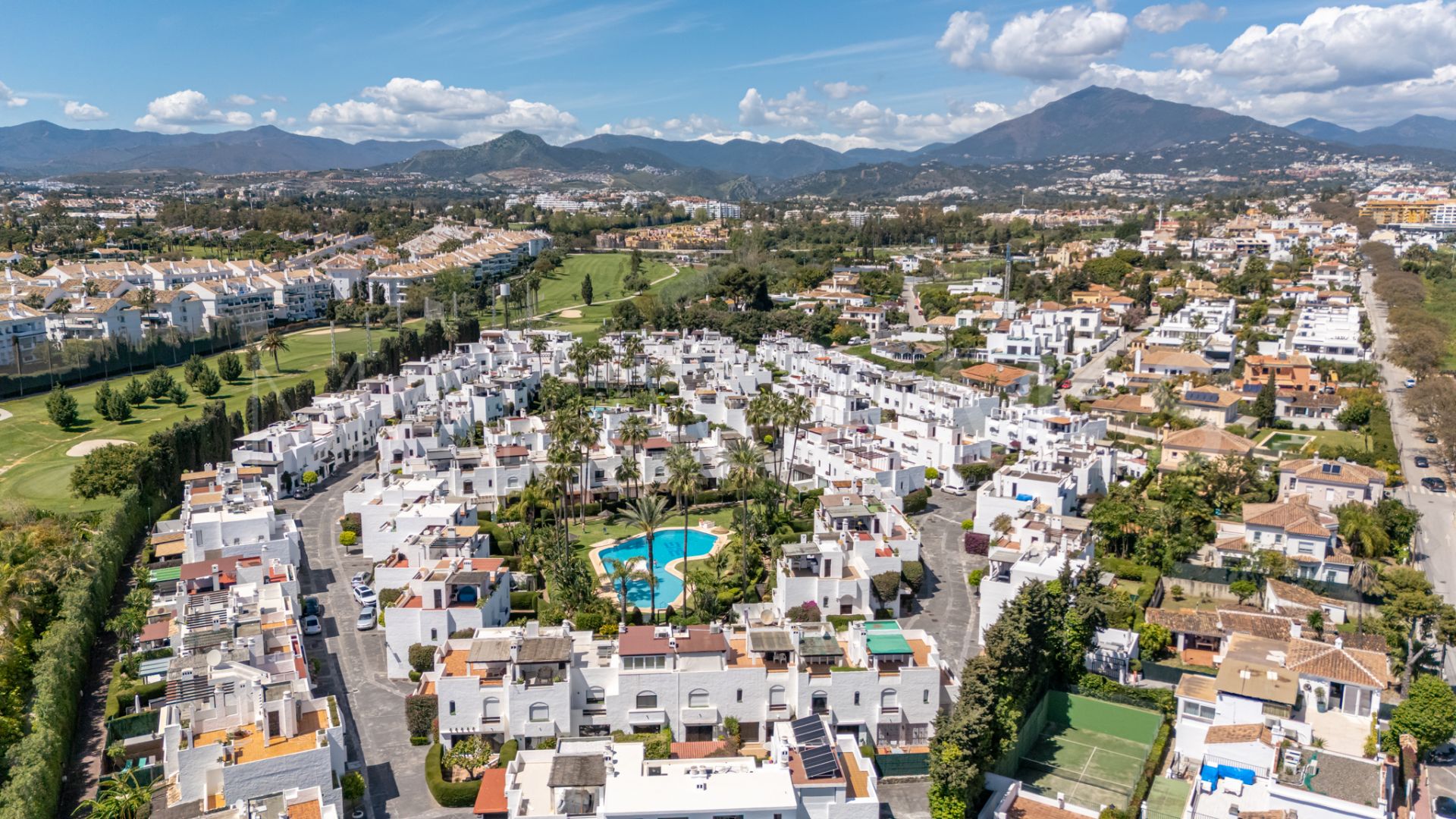 Radhus for sale in Guadalmina Baja