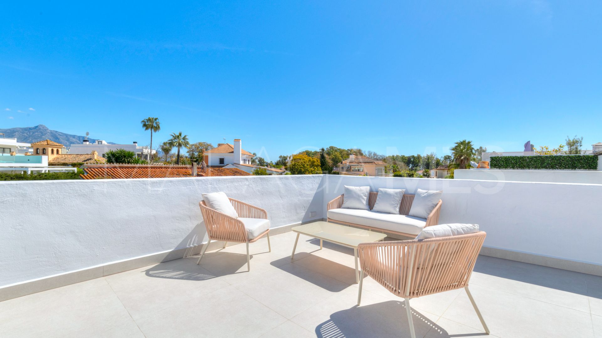 Radhus for sale in Guadalmina Baja