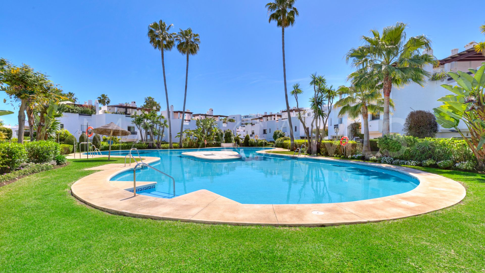Radhus for sale in Guadalmina Baja