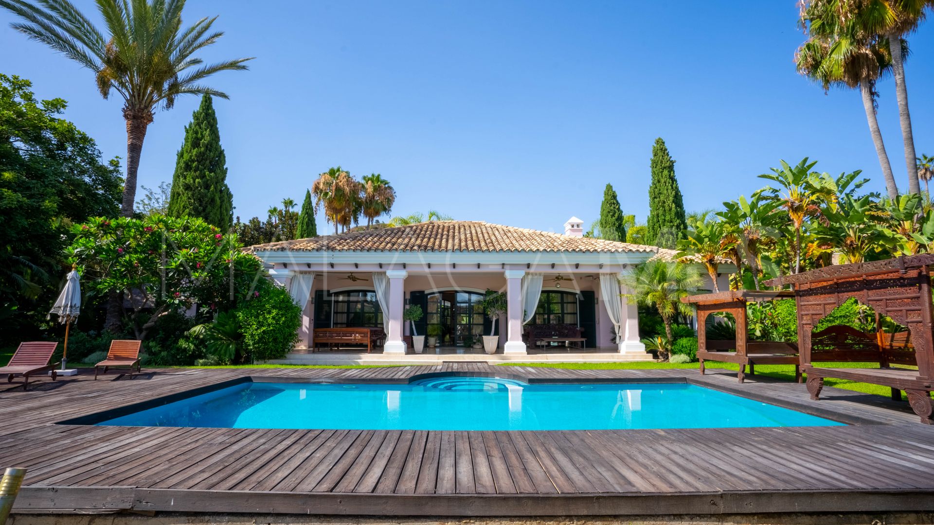 Villa for sale in Nueva Andalucia